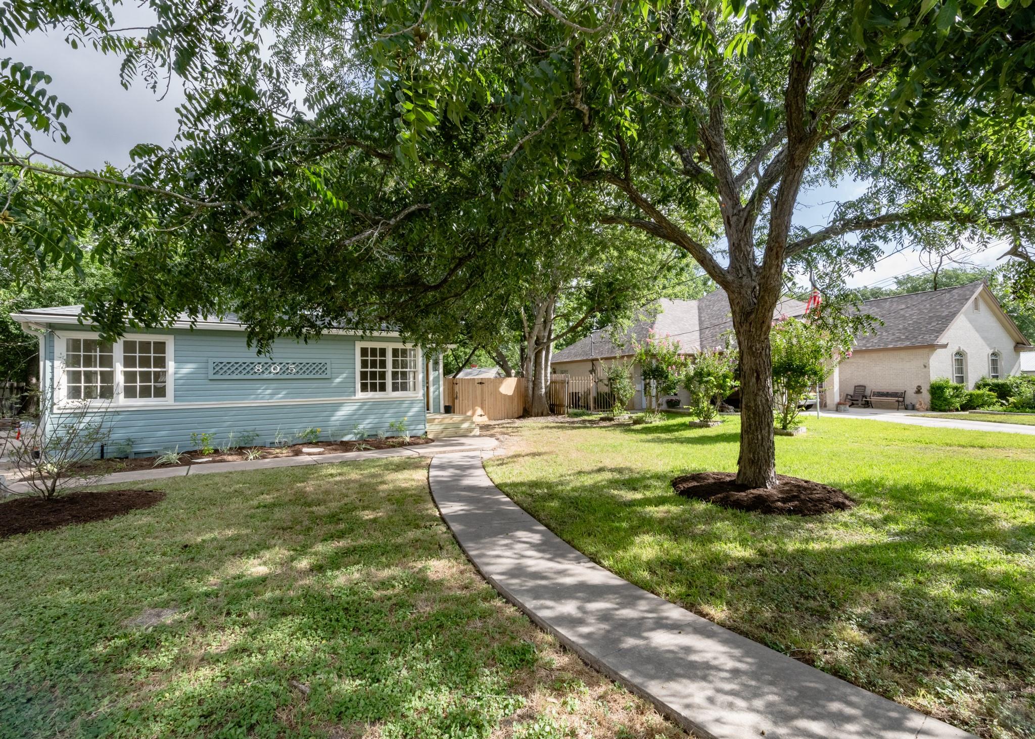 805 Maple