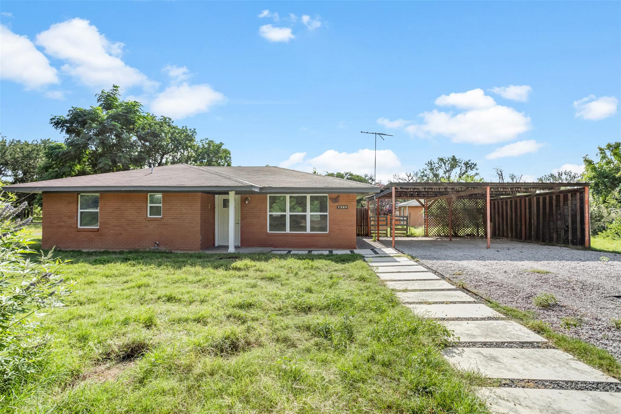 1708 Woodcrest