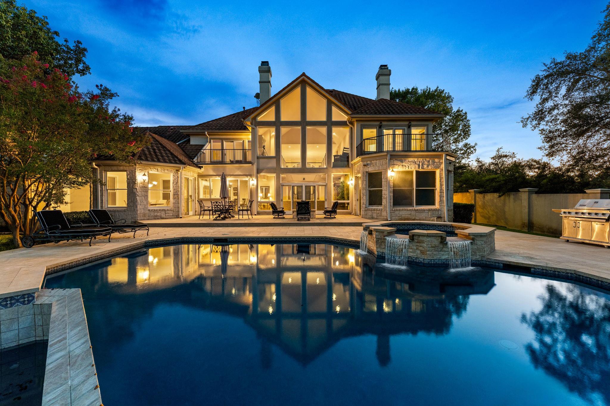 2819 Cliff