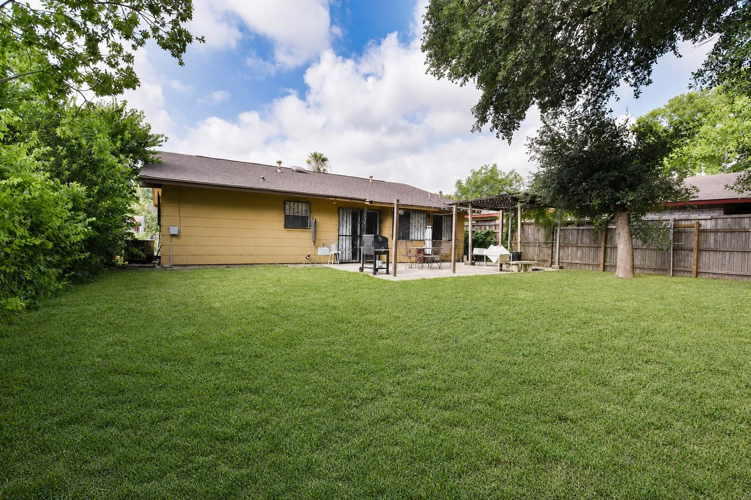 1011 Brownleaf