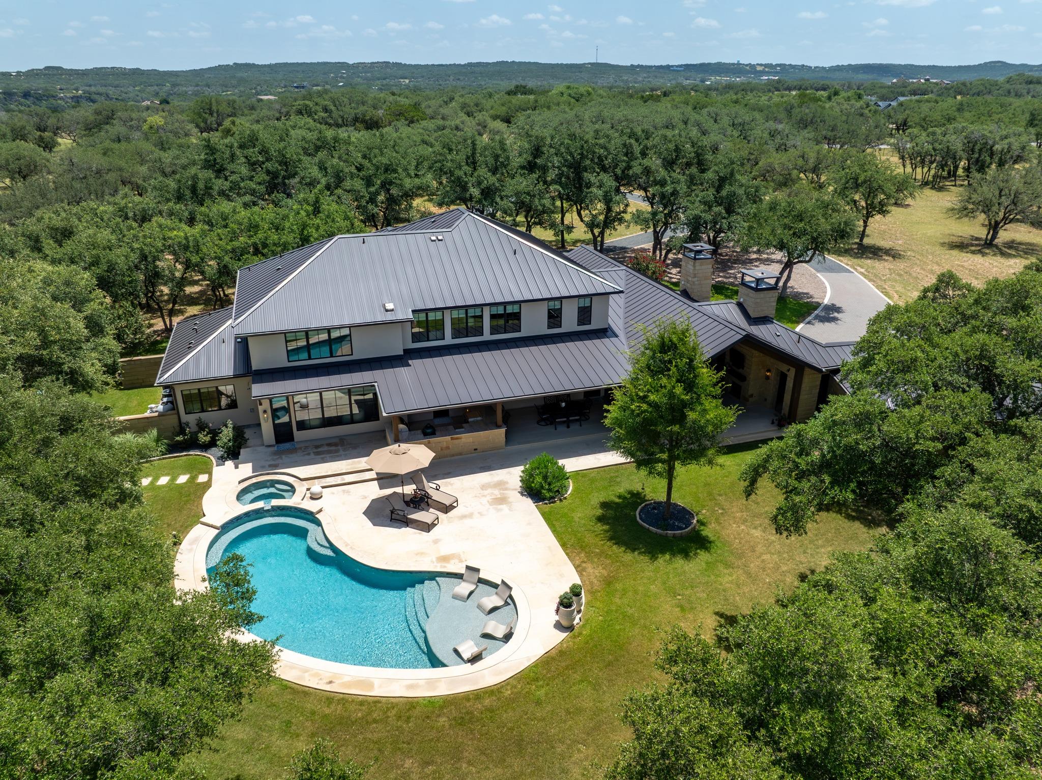 900 Rivercliff