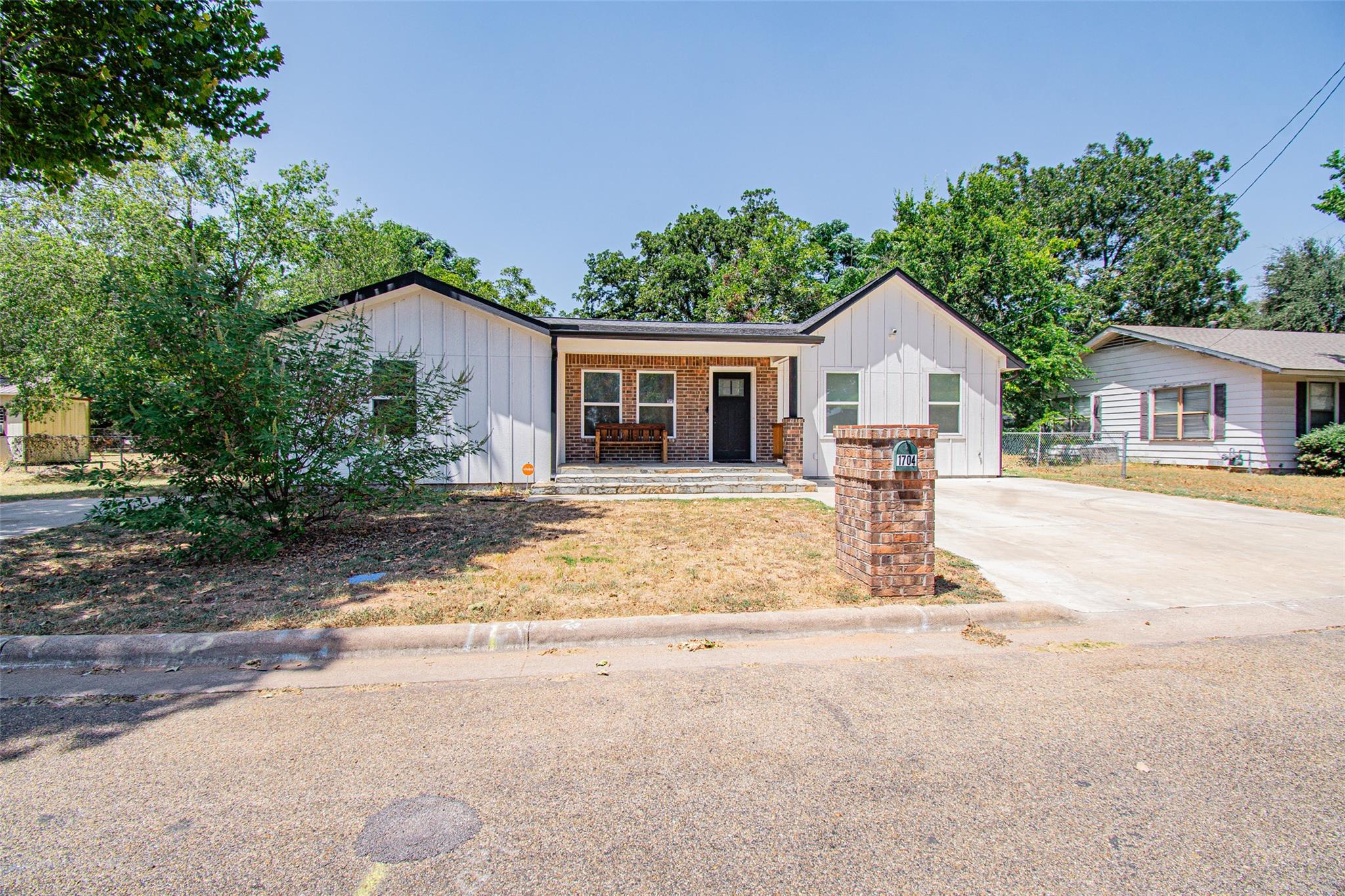 1704 Hoover