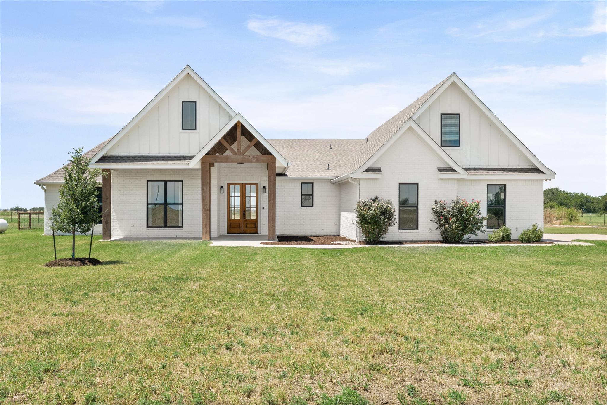 1060 Hackberry