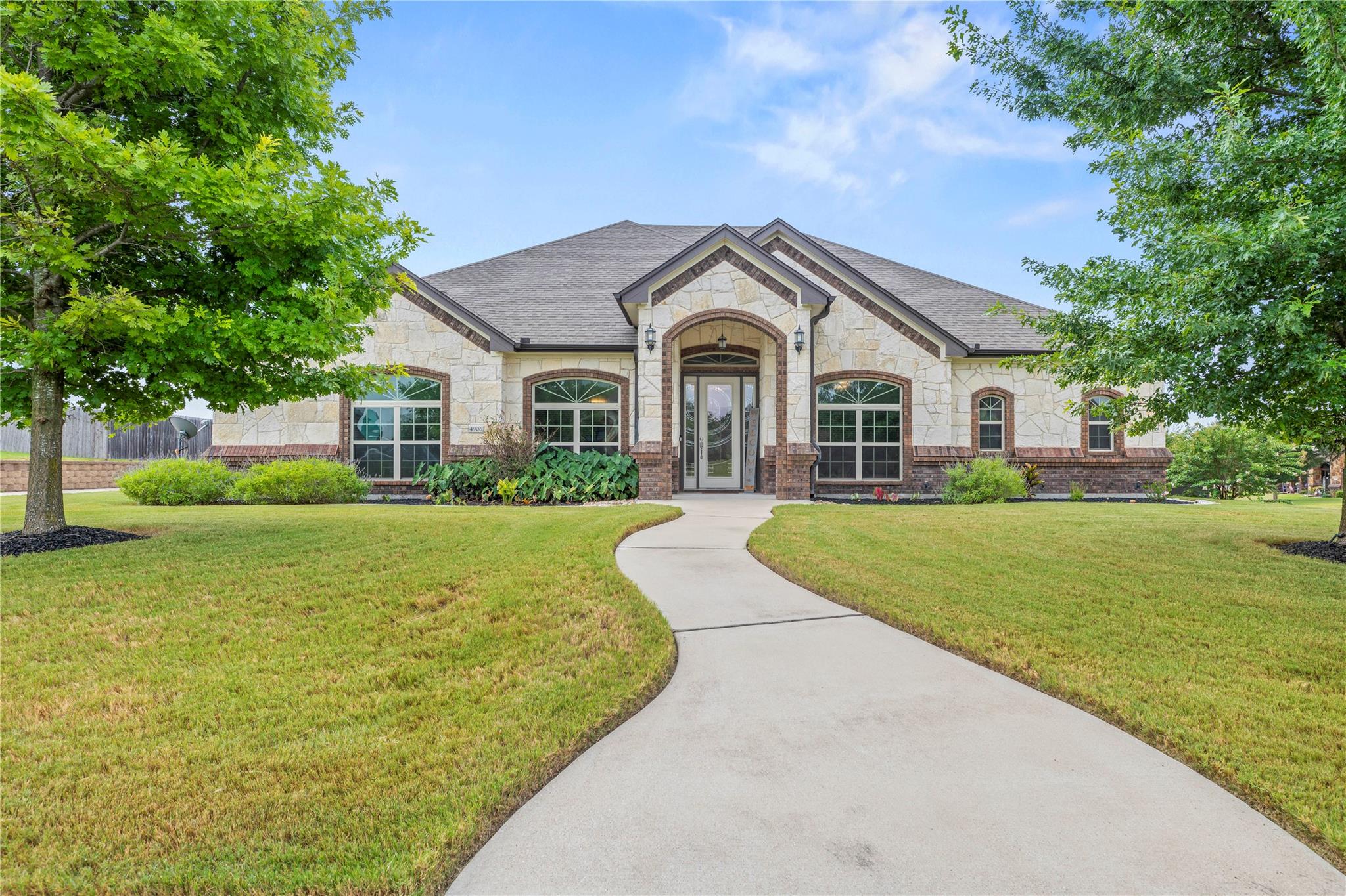 4906 Deerwood