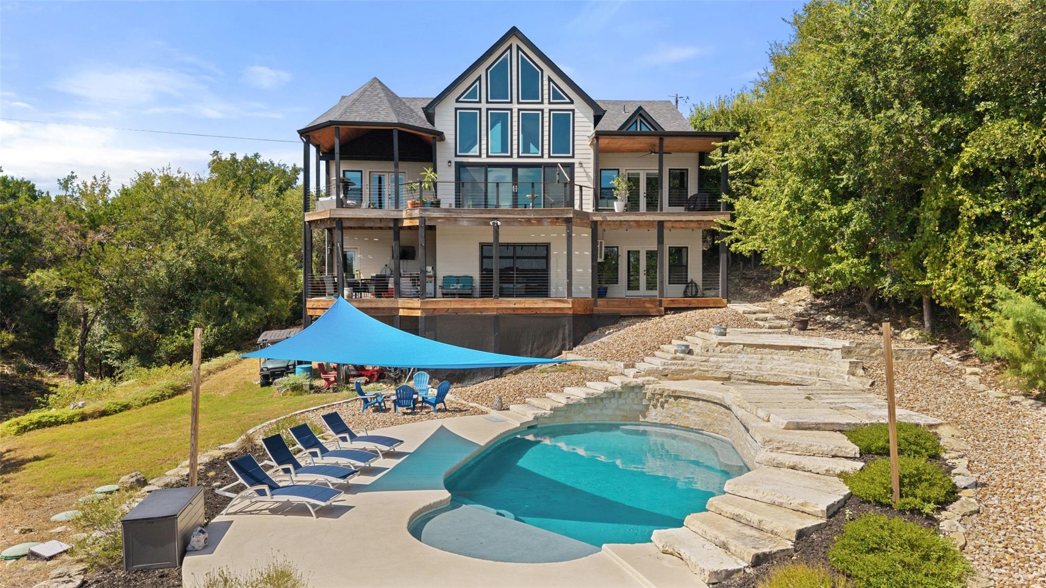 1289 Lakeshore