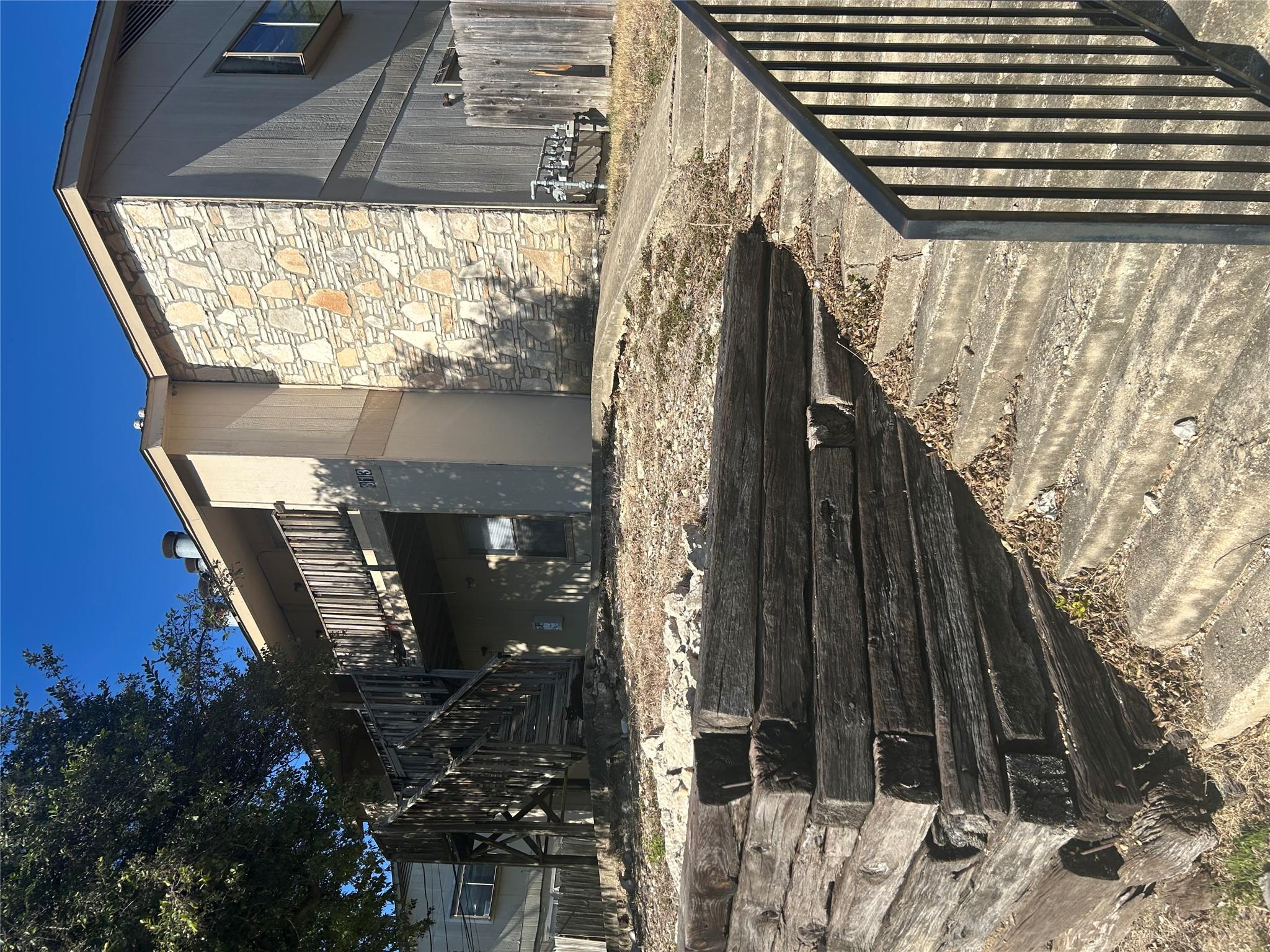 813 Bracewood