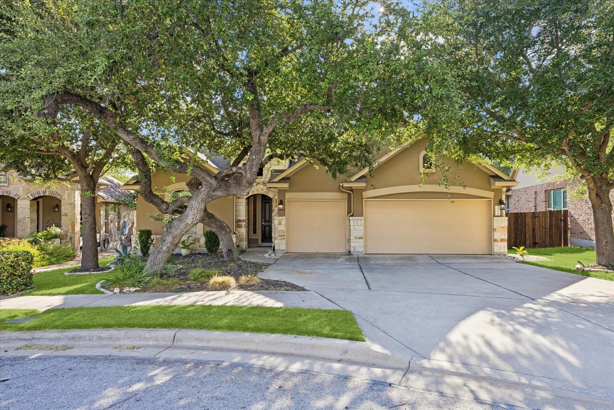 3302 Mossy Grove