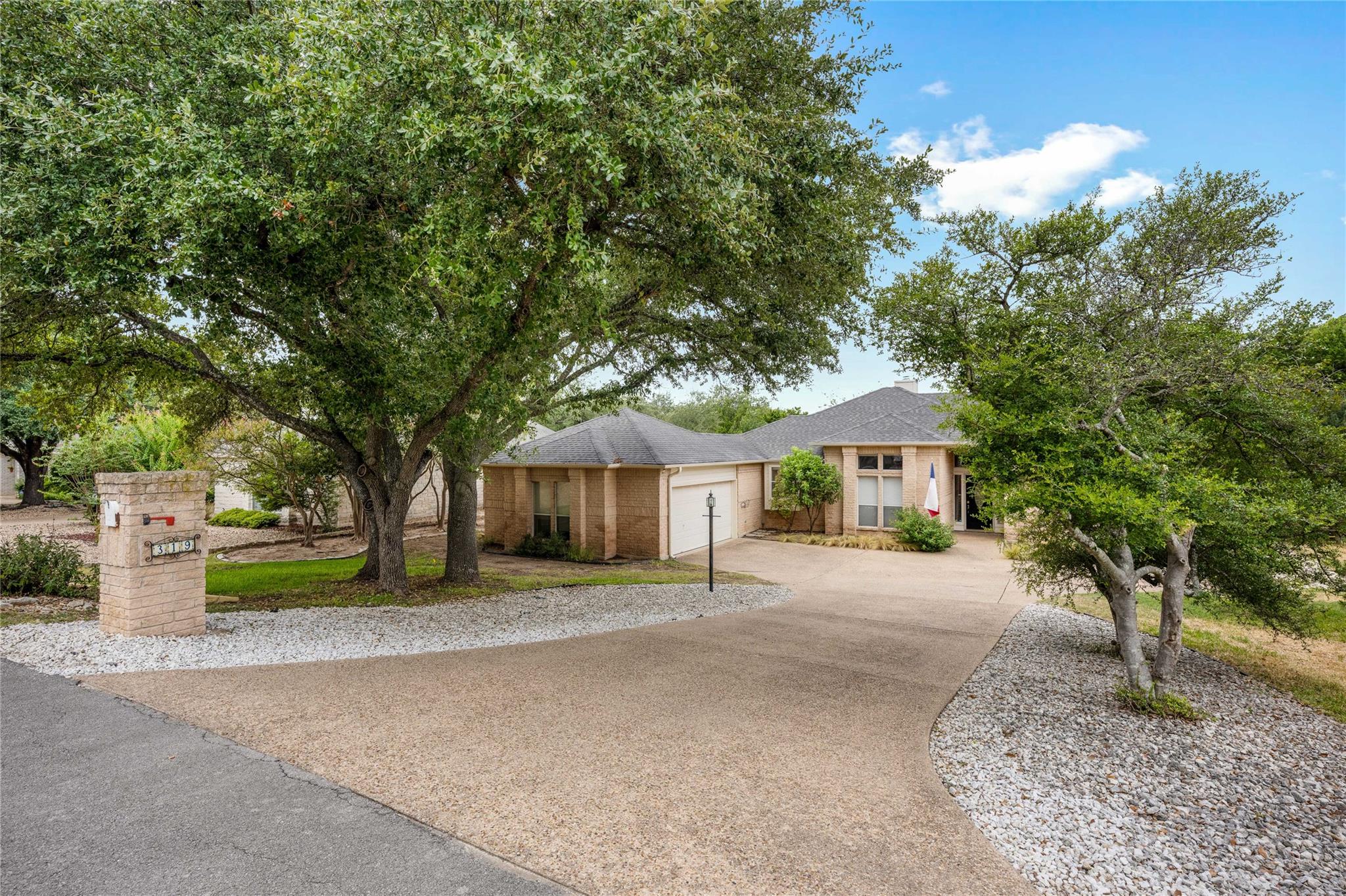 319 Copperleaf