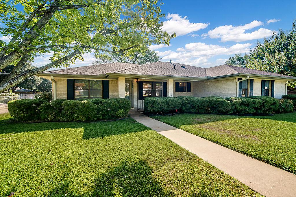 208 Edgewood