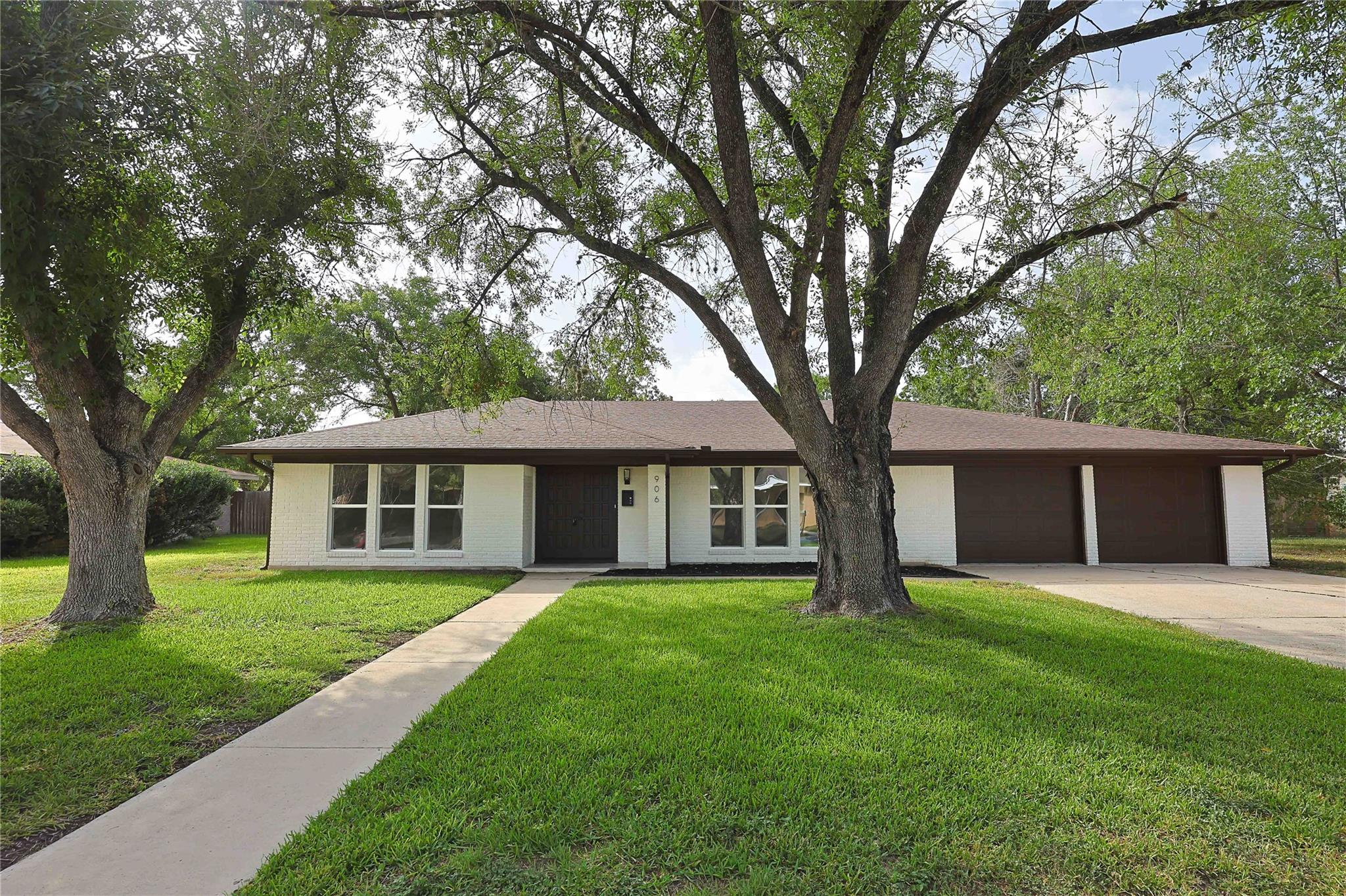 906 Merritt