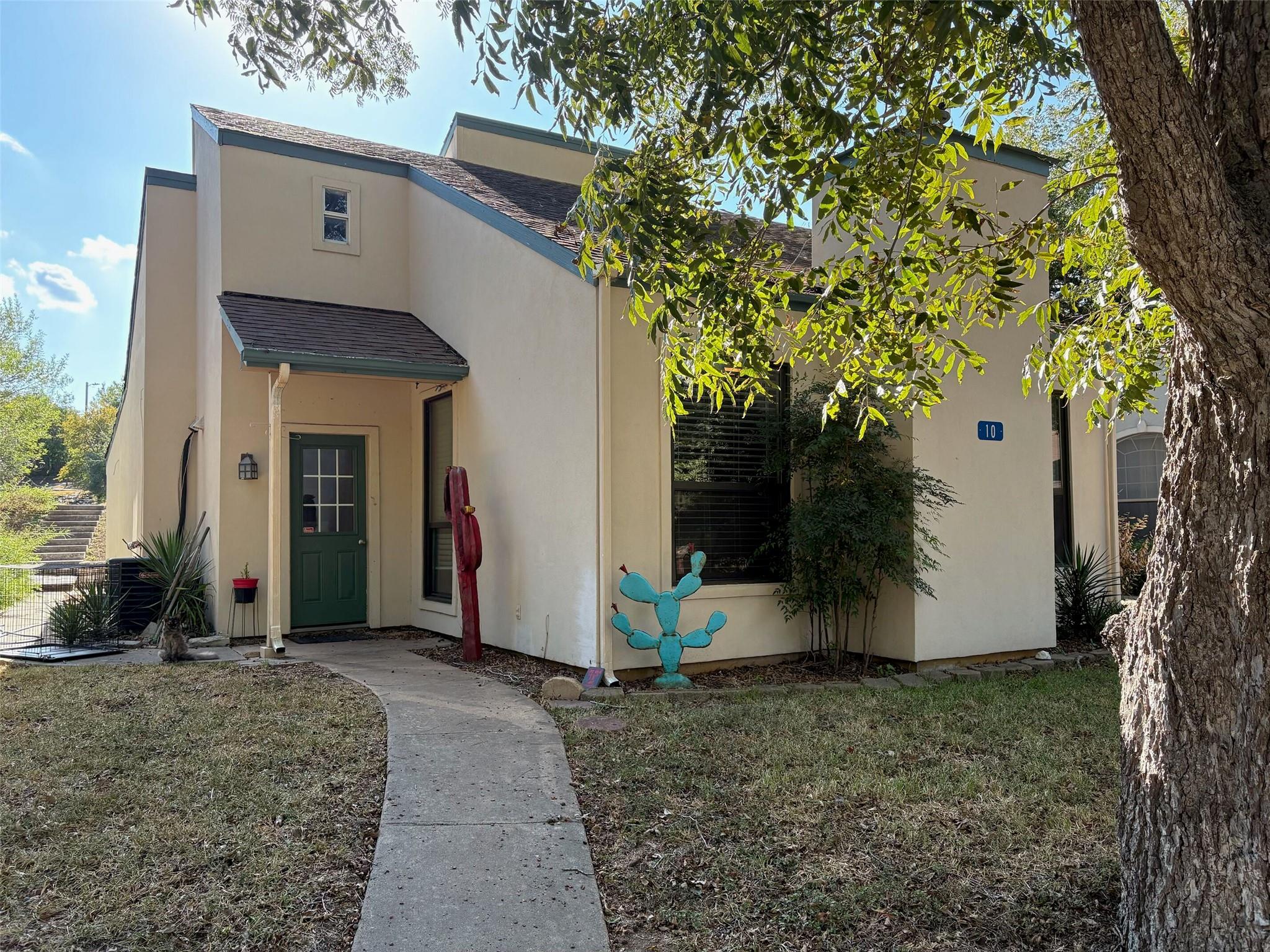 10 Townhouse
