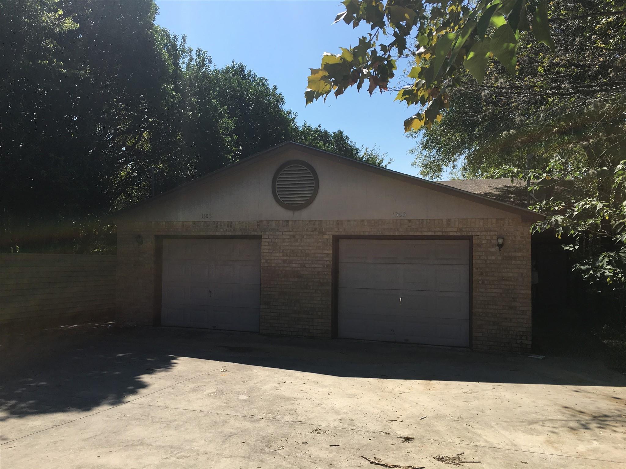 1305 Bishop