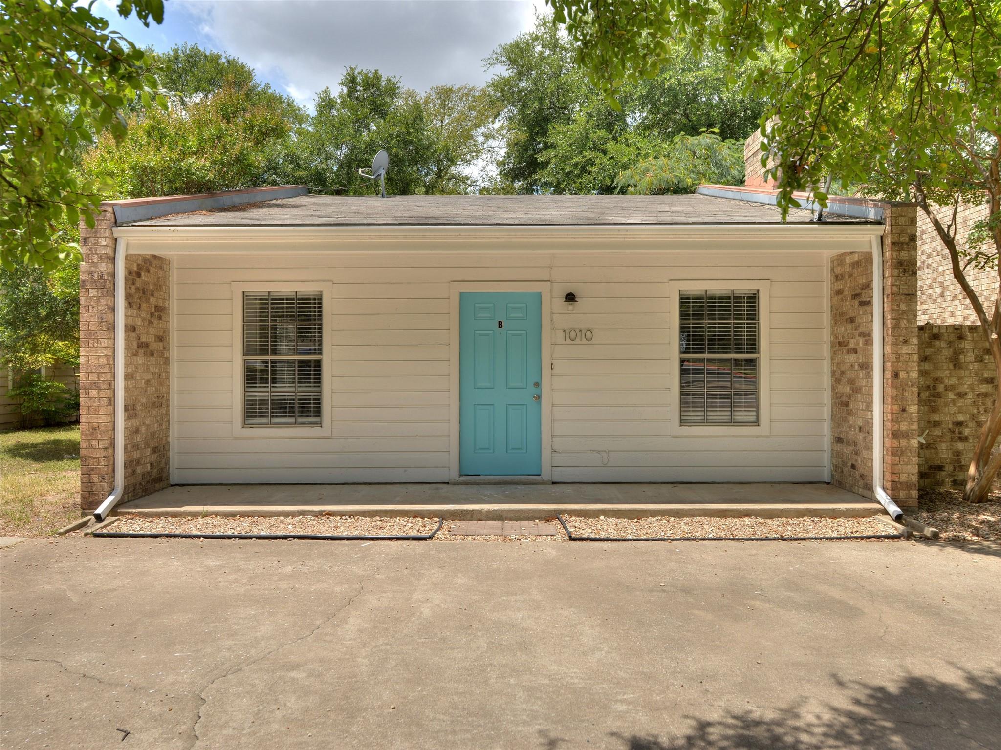 1010 Cushing