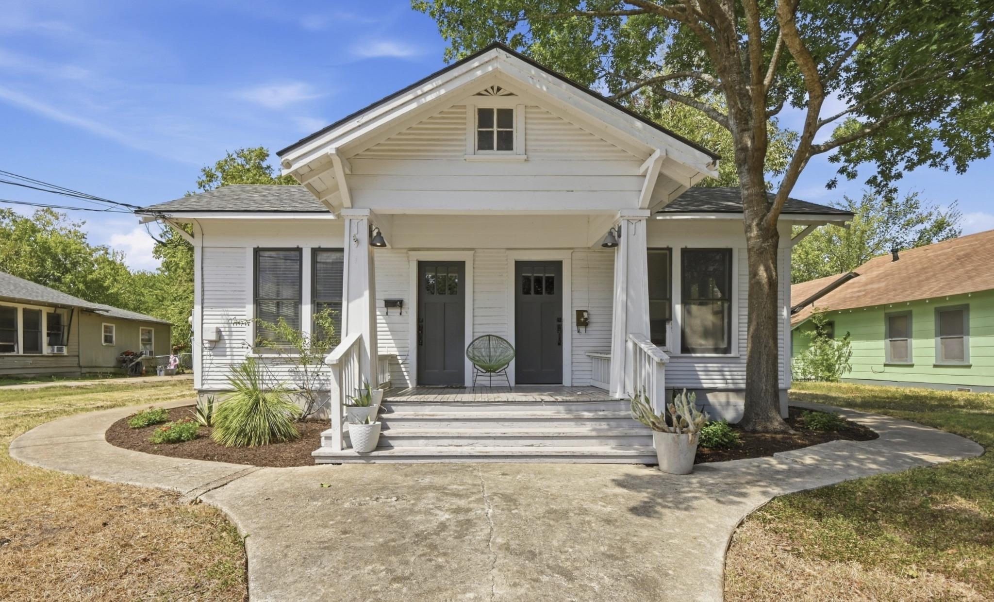 919 Prairie Lea