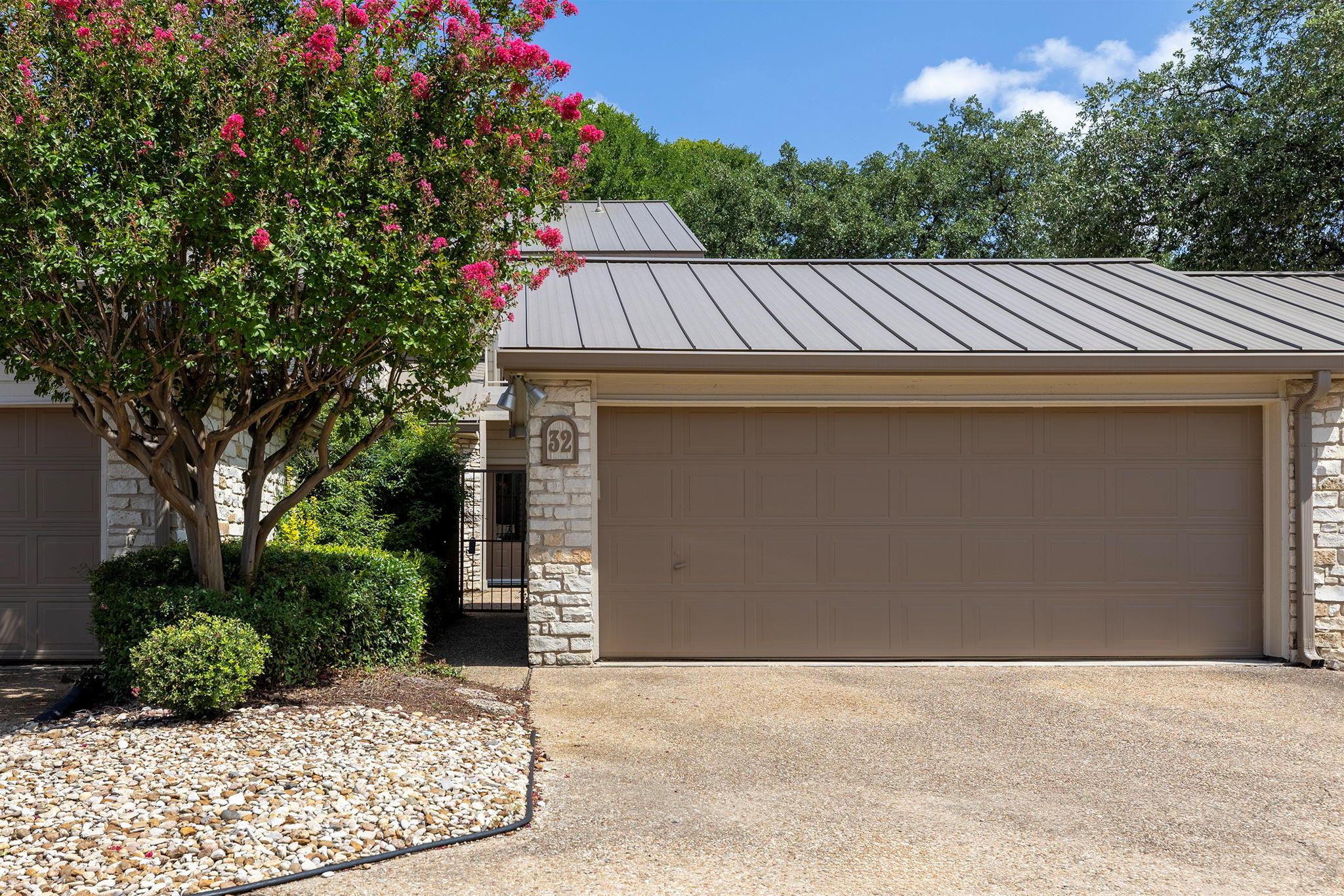 2201 Lakeway