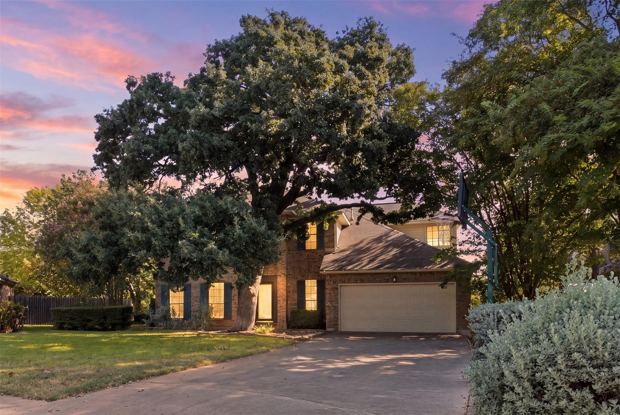 1221 Thistle