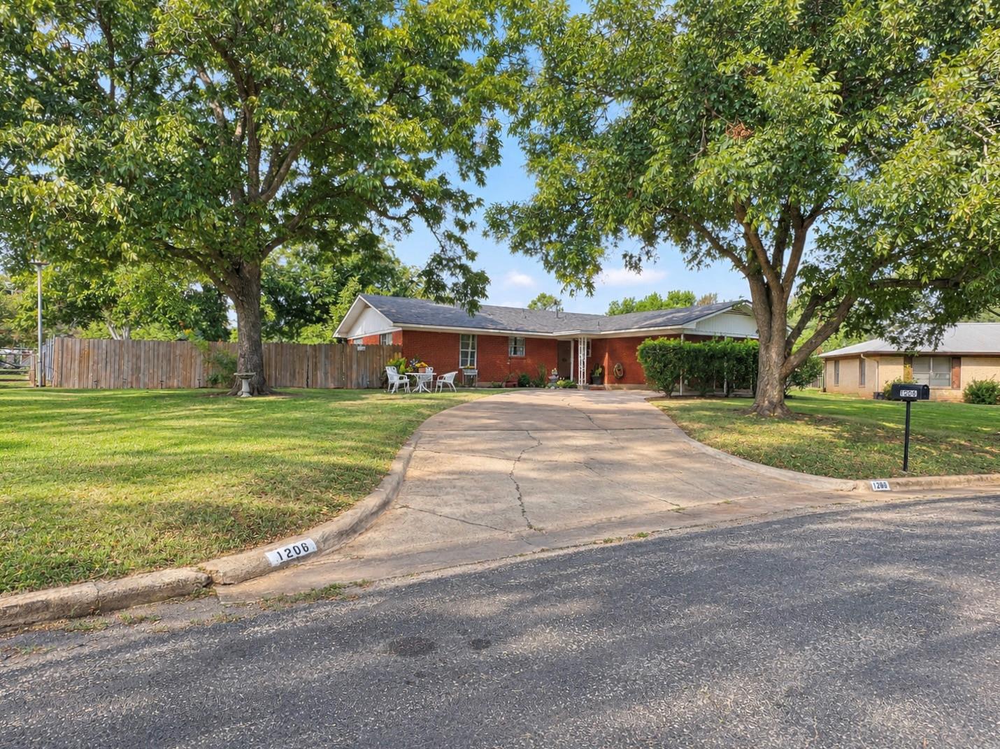 1206 Lake Terrace