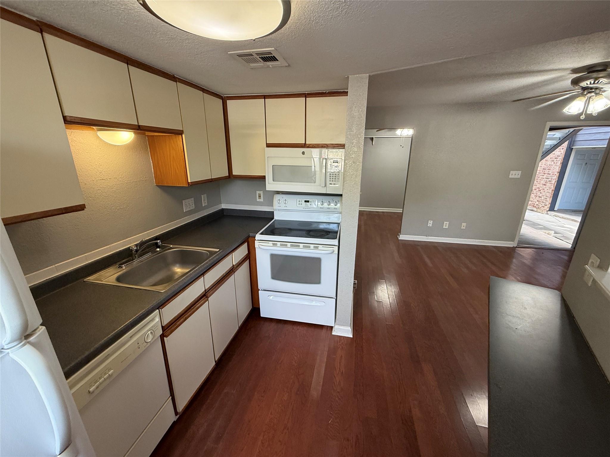 2500 Burleson