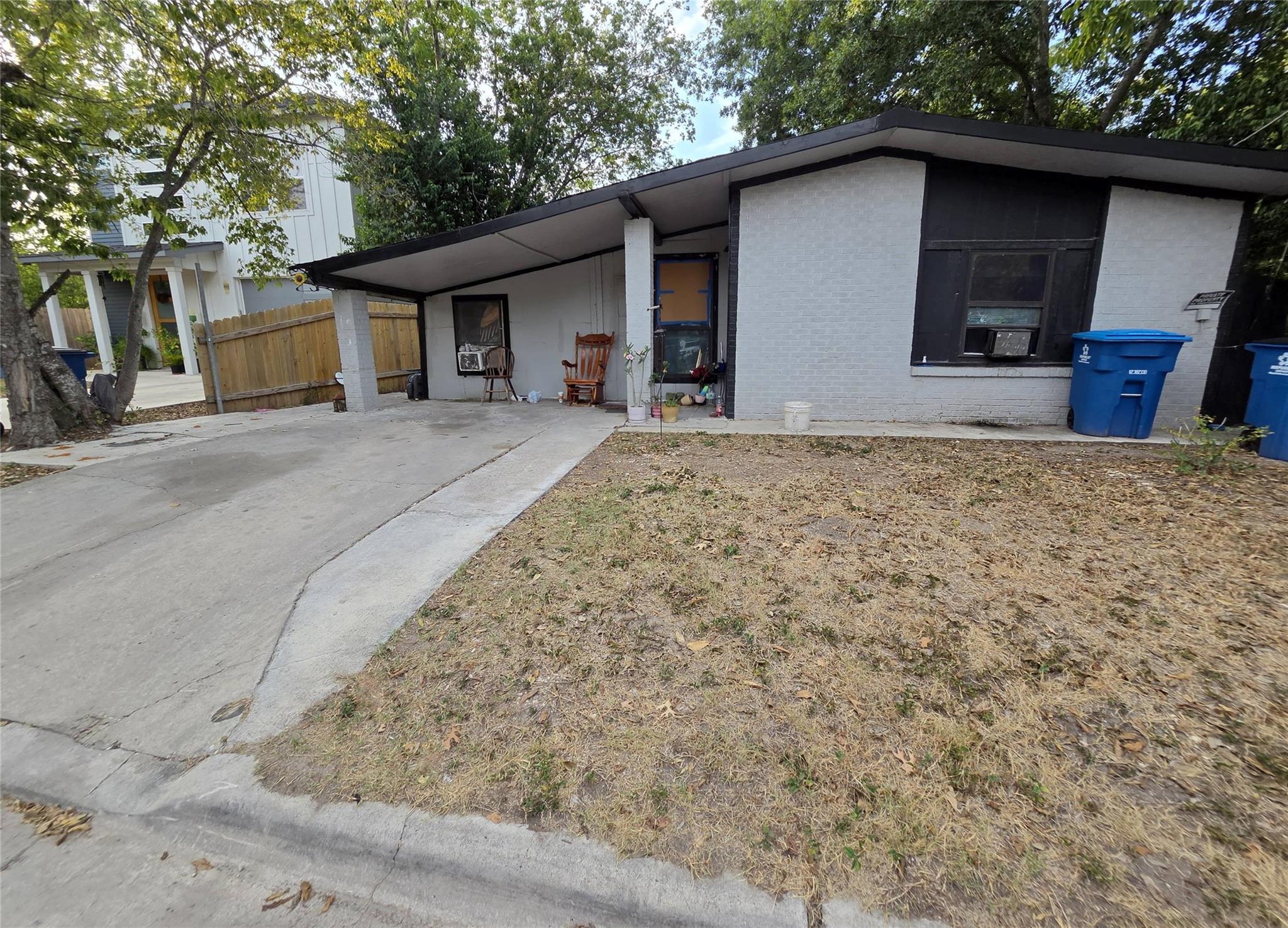 703 Rosewood