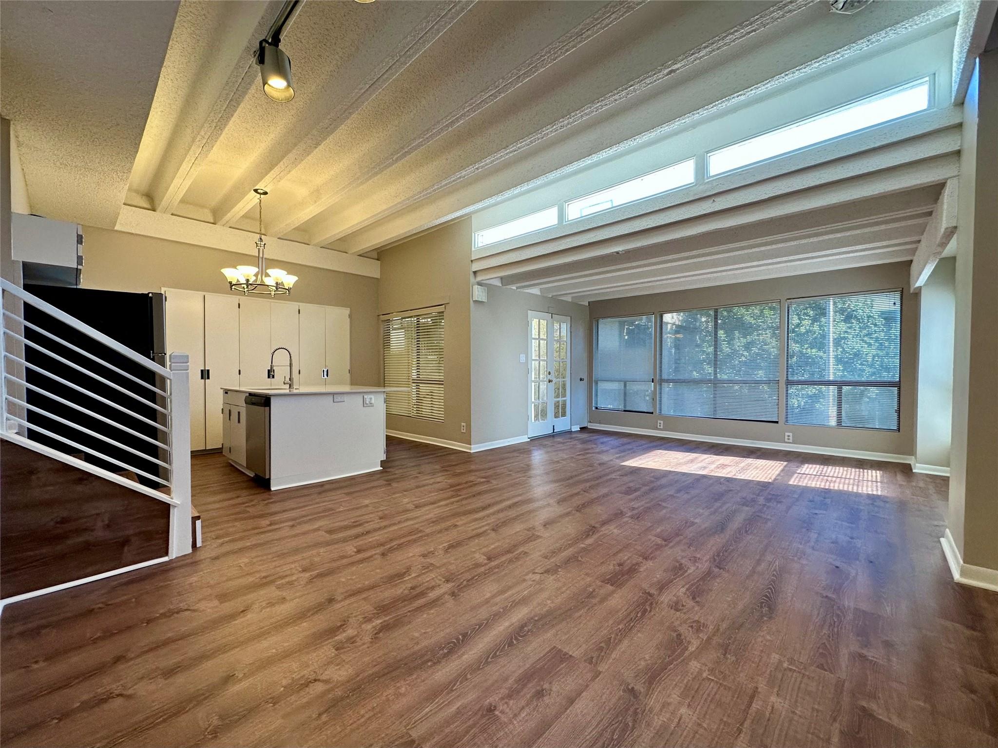 5914 Lago Vista