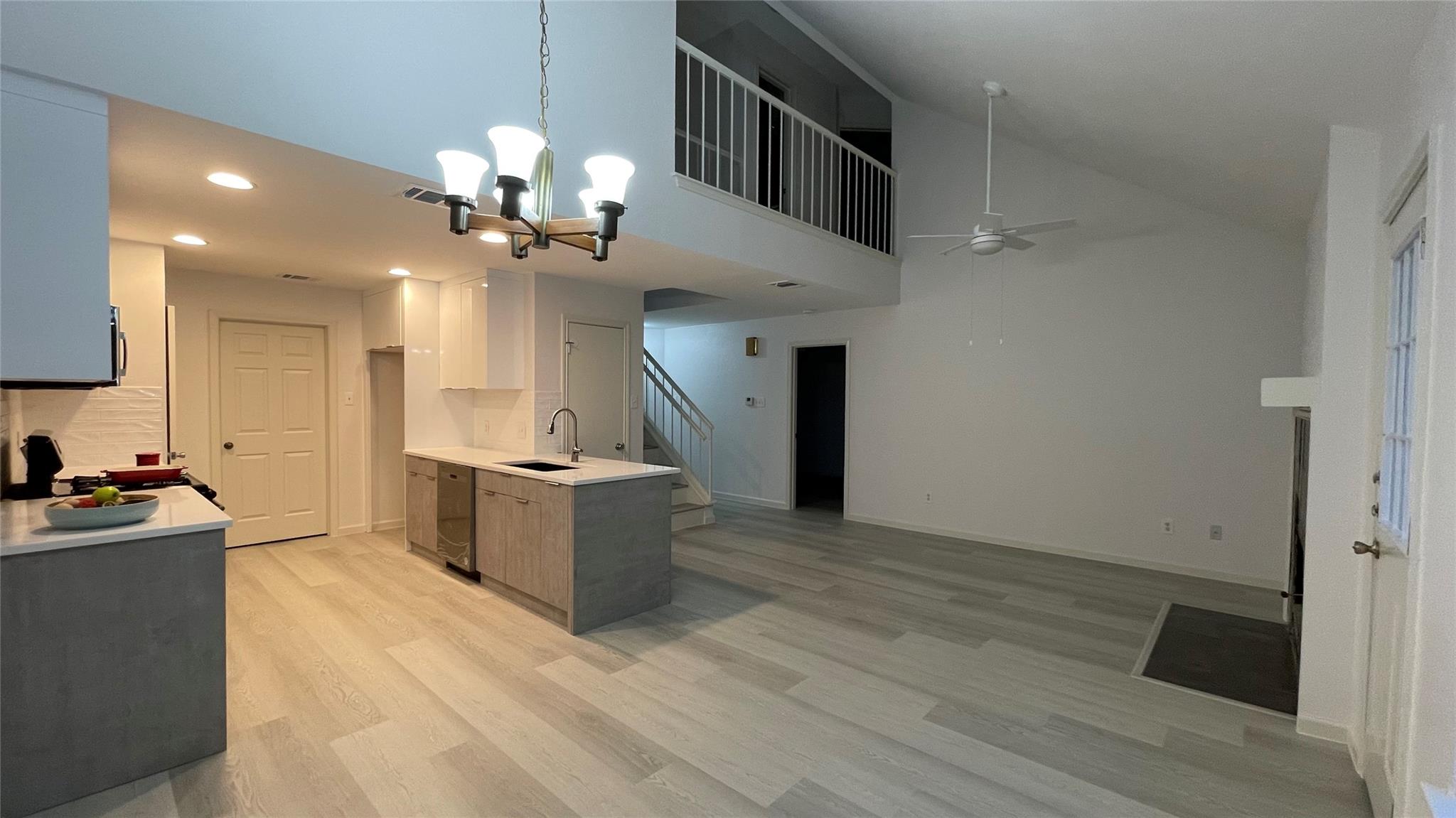 1300 Lauretta Wood