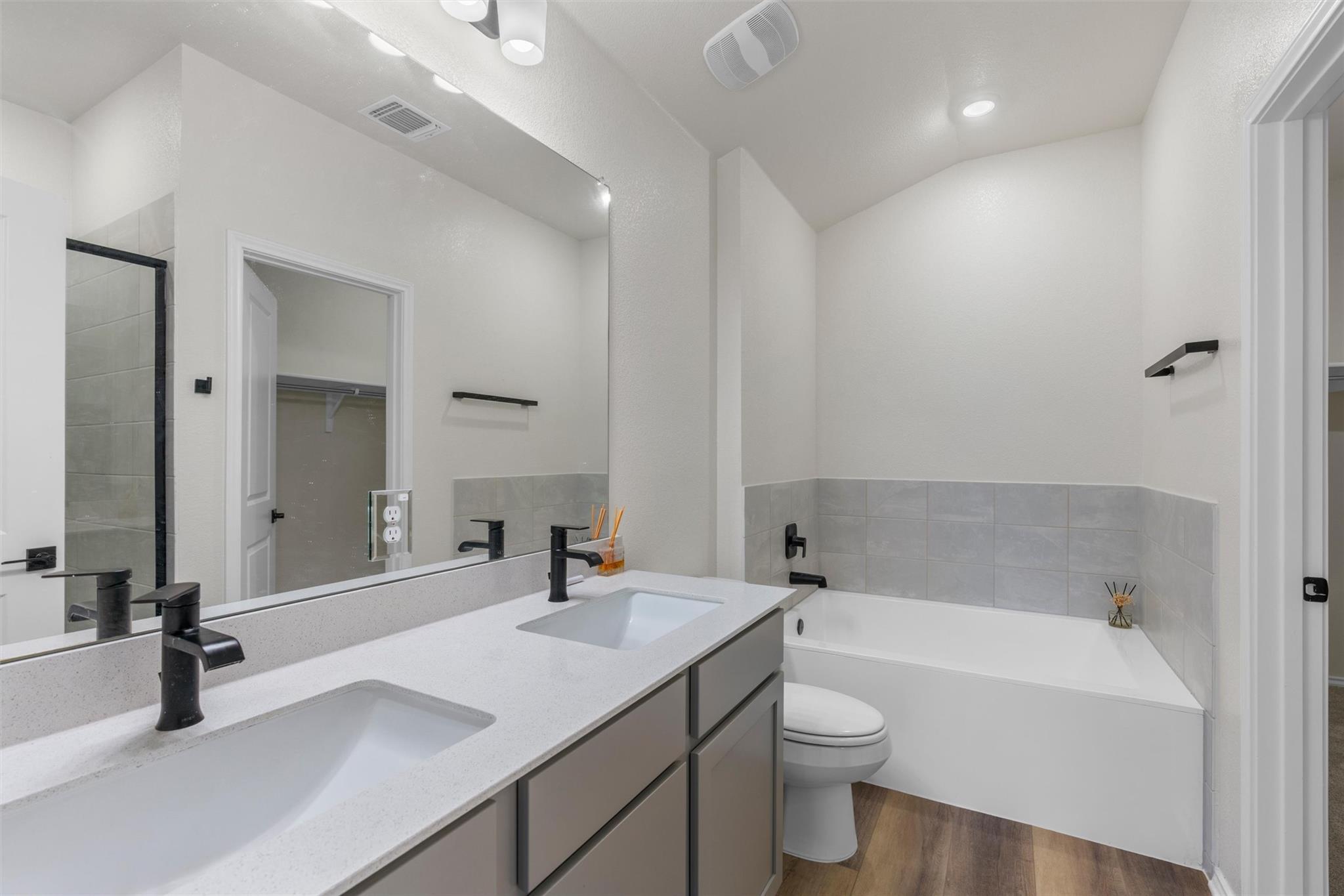 Photo 24
